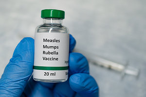 measles vaccine - Copyright – Stock Photo / Register Mark